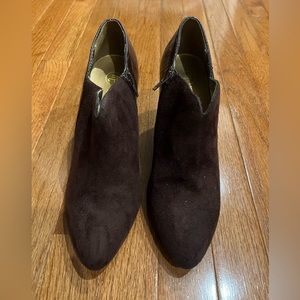 Mootsies Tootsies Booties Dark Purple Suede Leather Sz. 8.5 US Gently Used